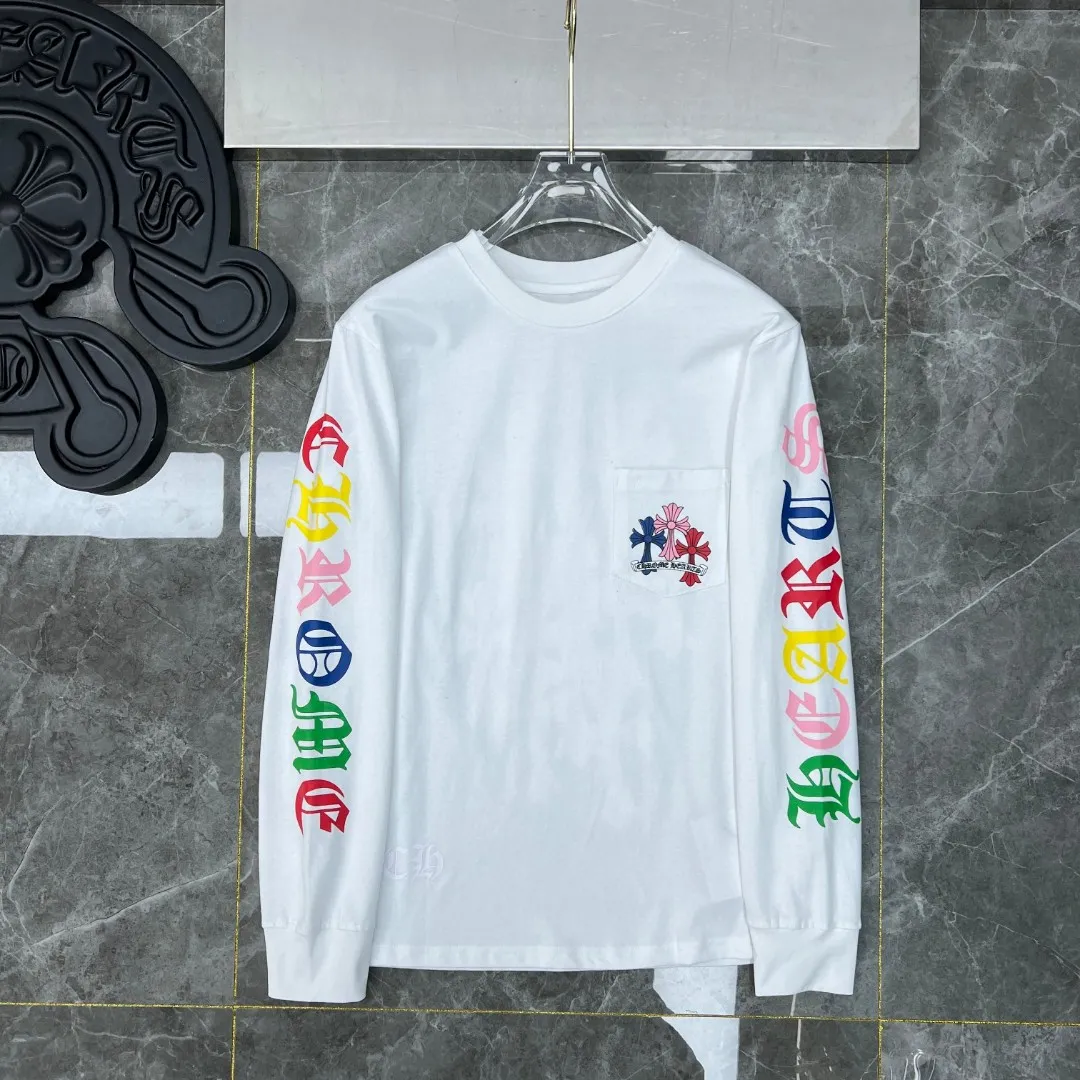 P160 Chrome Hearts long T series is available at the counter simultaneously. Chrome’s classic colorful phantom cross letter flower arm length T. Imported environmentally friendly glue printing and dyeing. Specially customized original 1:1 high weight comfortable fabric. 🌈Recommended colors: black white 🌈Cardage: S, M, L, XL